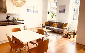 Helle 4 Zimmer Familien-Wohnung Mit Balkon! Schloss Schoenbrunn In Gehdistanz